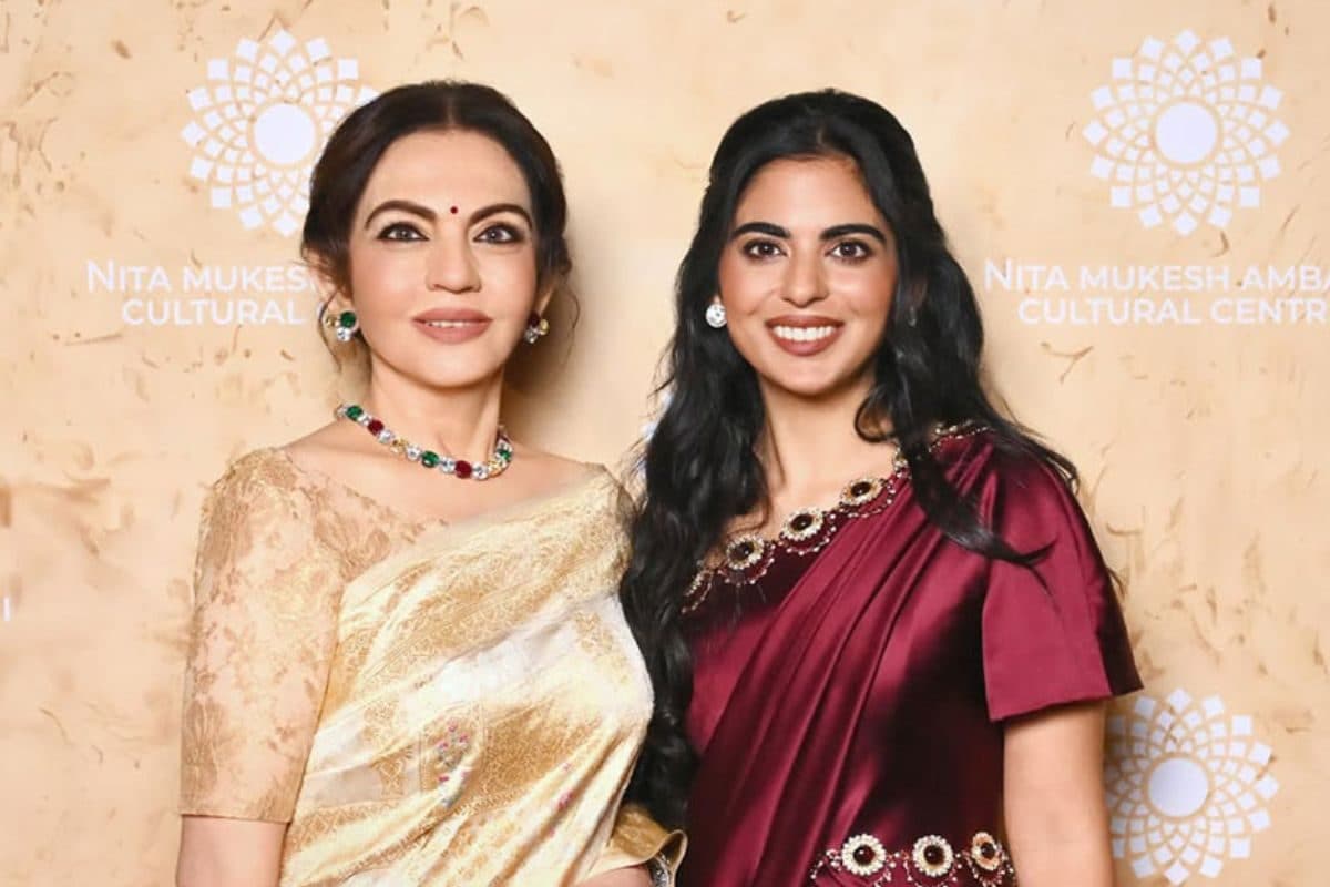 ईशा अंबानी ने दुनिया को बताया- कैसी हैं मेरी मां नीता अंबानी, देखें भावुक वीडियो
