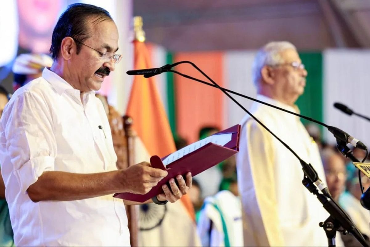 केरल में शपथ ग्रहण में पूरा वंदे मातरम बजाने पर रोक क्यों? भिड़े वामपंथी और BJP, तुष्टिकरण की राजनीति पर बवाल