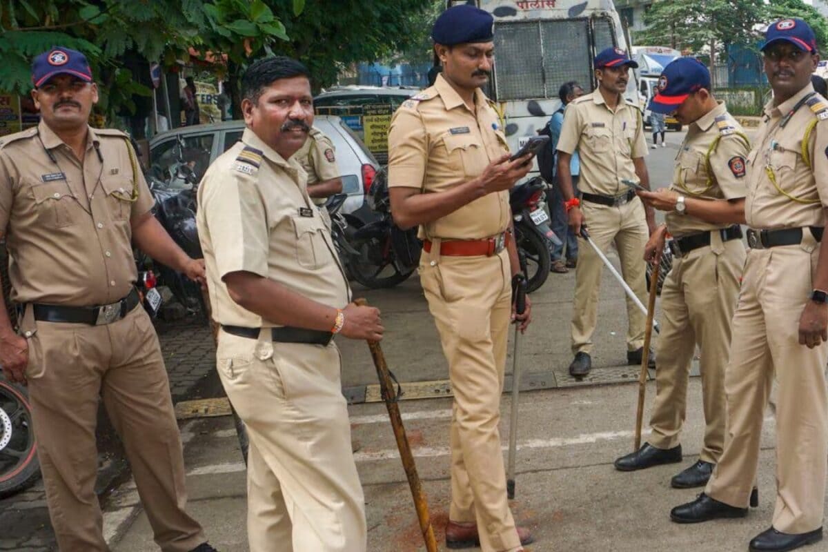 महिला की मांग से सिंदूर मिटाई, बेटे की पिटाई... इंसाफ मांगने गई महिला की थाने में घोर बेइज्जती