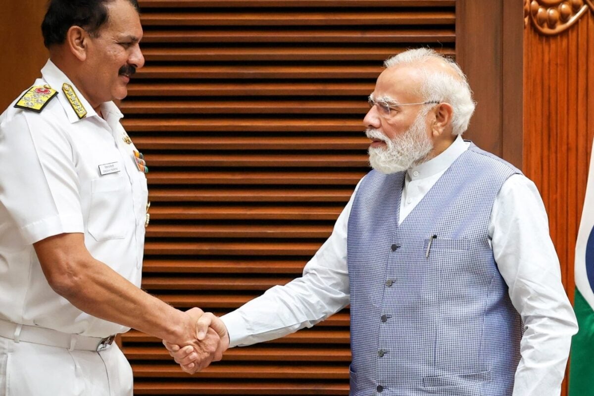 पीएम मोदी से मिले नौसेना प्रमुख एडमिरल त्रिपाठी, होर्मुज संकट के बीच समुद्री सुरक्षा पर चर्चा