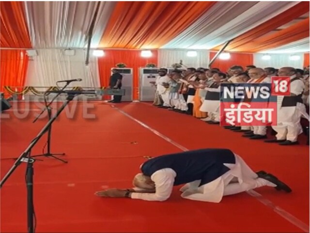 हाथ जोड़े, घुटनों के बल बैठे, फिर नतमस्‍तक... PM मोदी का बंगाल को अनोखा सलाम