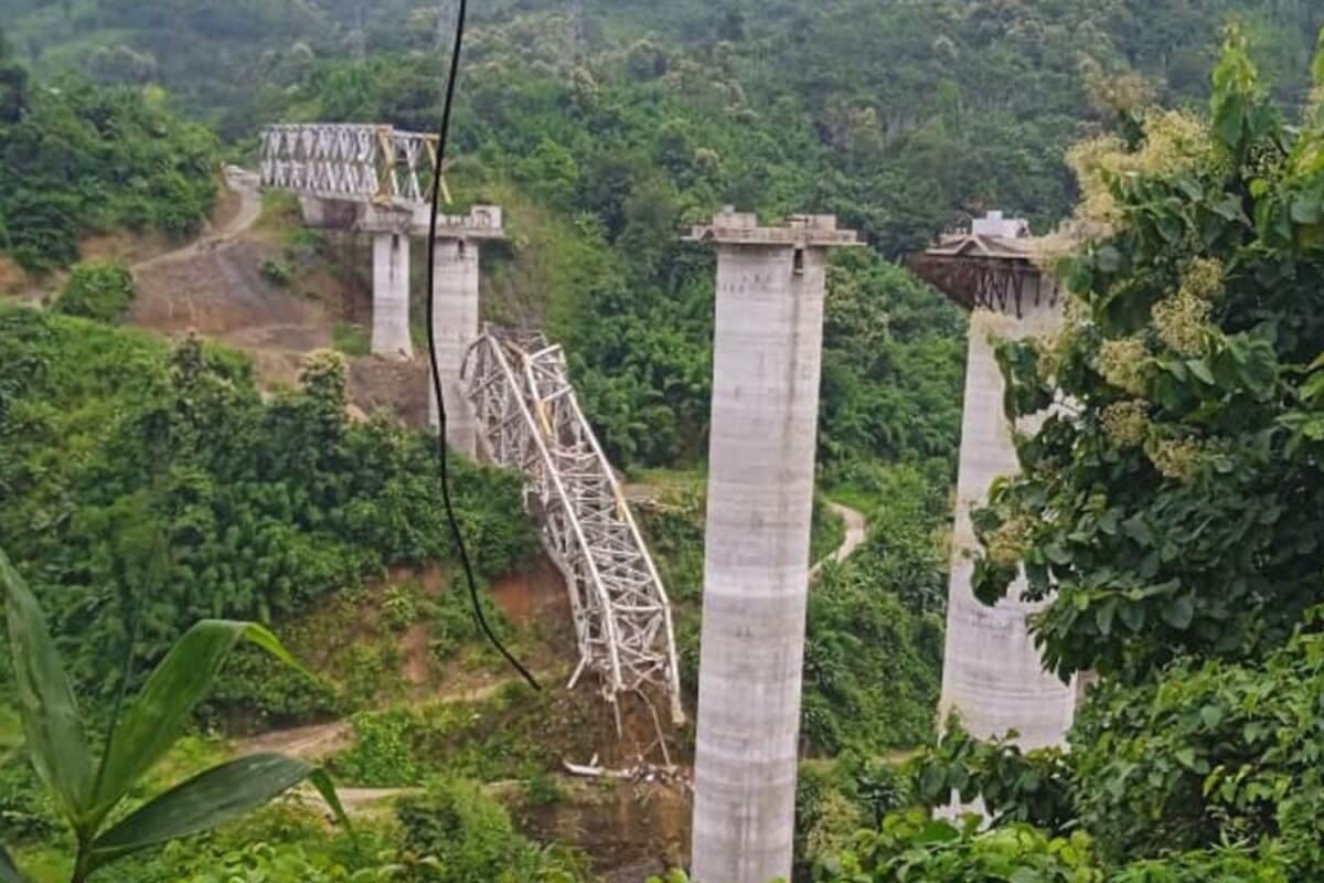 गुजरात में निर्माणाधीन रेलवे ब्रिज का हिस्सा ढहा, भारी गार्डर नीचे गिरे, रेलवे बोला- यह माइनर इंसिडेंट