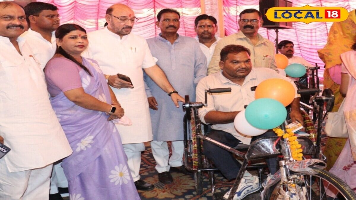दिव्यांग जोड़े के लिए सरकार का तोहफा, शादी पर दे रही 15 से 35 हजार की मदद, जानिए किसे मिलेगा योजना का लाभ? दिव्यांग जोड़े के लिए सरकार का तोहफा, शादी पर दे रही 15 से 35 हजार की मदद, जानिए किसे मिलेगा योजना का लाभ?