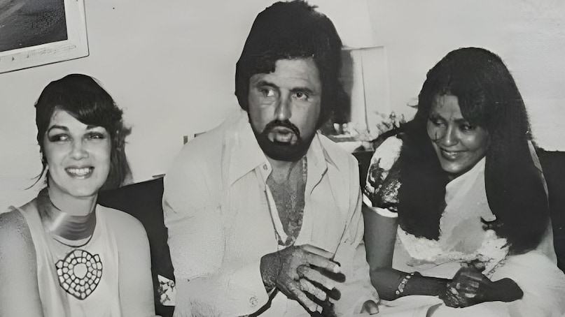 Sanjay Khan, Zarine khan, Zeenat Aman, most tumultuous sagas in Bollywood history, highly publicized sagas in Bollywood history, Sanjay Khan-Zeenat Aman relationship, Sanjay Khan-Zeenat Aman Wedding, Sanjay Khan-Zarine khan, Sanjay Khan first wife, Sanjay Khan second wife, how Sanjay Khan-Zeenat Aman relationship ends, संजय खान, जरीन खान, जीनत अमान, बॉलीवुड इतिहास की सबसे उथल-पुथल वाली गाथाएं, बॉलीवुड इतिहास की अत्यधिक प्रचारित गाथाएं, संजय खान-ज़ीनत अमान का रिश्ता, संजय खान-ज़ीनत अमान की शादी, संजय खान-ज़रीन खान, संजय खान की पहली पत्नी, संजय खान की दूसरी पत्नी, संजय खान-ज़ीनत अमान का रिश्ता कैसे खत्म हुआ Sanjay Khan, Zarine khan, Zeenat Aman, most tumultuous sagas in Bollywood history, highly publicized sagas in Bollywood history, Sanjay Khan-Zeenat Aman relationship, Sanjay Khan-Zeenat Aman Wedding, Sanjay Khan-Zarine khan, Sanjay Khan first wife, Sanjay Khan second wife, how Sanjay Khan-Zeenat Aman relationship ends, संजय खान, जरीन खान, जीनत अमान, बॉलीवुड इतिहास की सबसे उथल-पुथल वाली गाथाएं, बॉलीवुड इतिहास की अत्यधिक प्रचारित गाथाएं, संजय खान-ज़ीनत अमान का रिश्ता, संजय खान-ज़ीनत अमान की शादी, संजय खान-ज़रीन खान, संजय खान की पहली पत्नी, संजय खान की दूसरी पत्नी, संजय खान-ज़ीनत अमान का रिश्ता कैसे खत्म हुआ