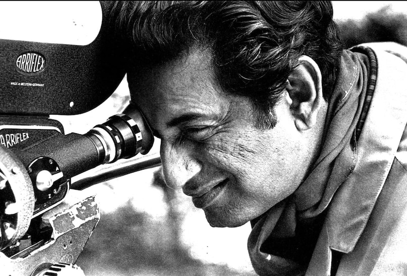 satyajit ray, satyajit ray films, Pather Panchali, Pather Panchali movie trivia, satyajit ray movie Pather Panchali, सत्यजीत रे ने जीवन बीमा गिरवी रखी