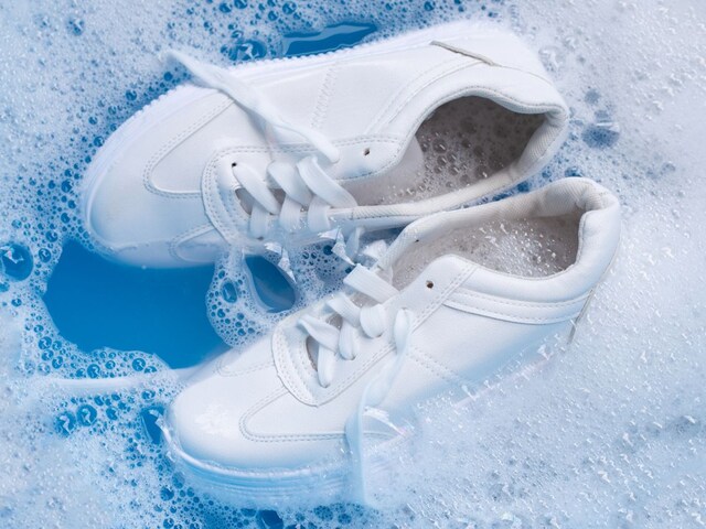 After how many days should you wash your shoes? Those who wear sneakers should know