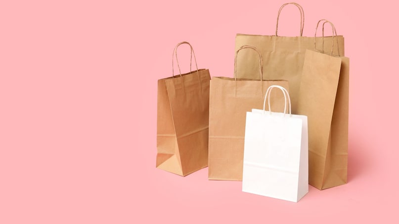 If you have noticed, you will notice that when you buy something in a mall, you often get the goods in brown bags. Have you ever wondered why this happens? The trend of brown paper bags in shopping malls is not just a coincidence, there are practical, economic and psychological reasons behind it. Many people do not know why these bags are brown. There are many relevant scientific and industrial reasons behind this.