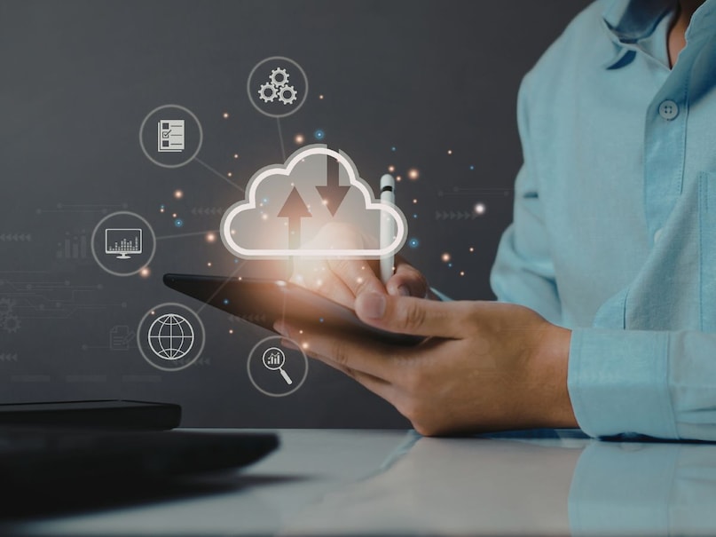Android malware signs, Phone hacking symptoms, Android phone virus solutions, Mobile security tips, Phone overheating reasons, हिंदी में फोन हैकिंग के संकेत, Android phone safety, Fake apps blocking, How to clean phone virus, Internet data drainage issue