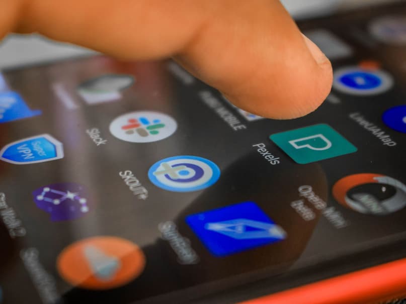 Android malware signs, Phone hacking symptoms, Android phone virus solutions, Mobile security tips, Phone overheating reasons, हिंदी में फोन हैकिंग के संकेत, Android phone safety, Fake apps blocking, How to clean phone virus, Internet data drainage issue