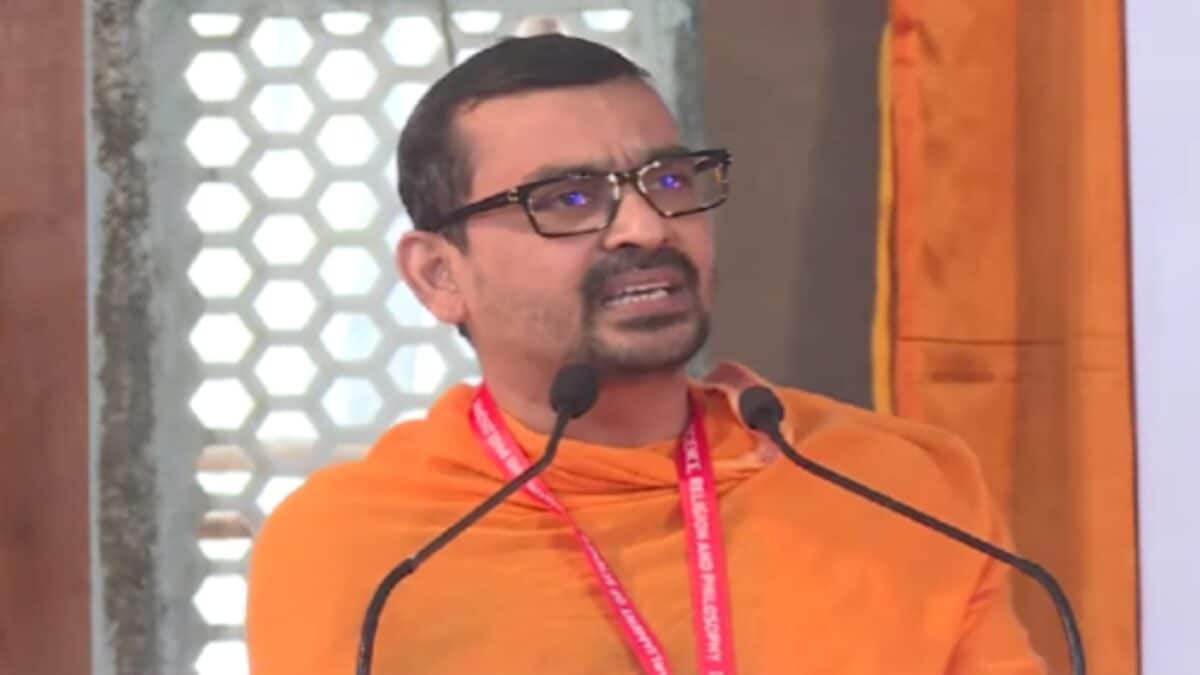 ‘गौ रक्षकों पर चलवाई गई थीं गोलियां’, गौ रक्षा को लेकर स्वामी अभिषेक ब्रह्मचारी का बड़ा बयान, विपक्ष को घेरा ‘गौ रक्षकों पर चलवाई गई थीं गोलियां’, गौ रक्षा को लेकर स्वामी अभिषेक ब्रह्मचारी का बड़ा बयान, विपक्ष को घेरा