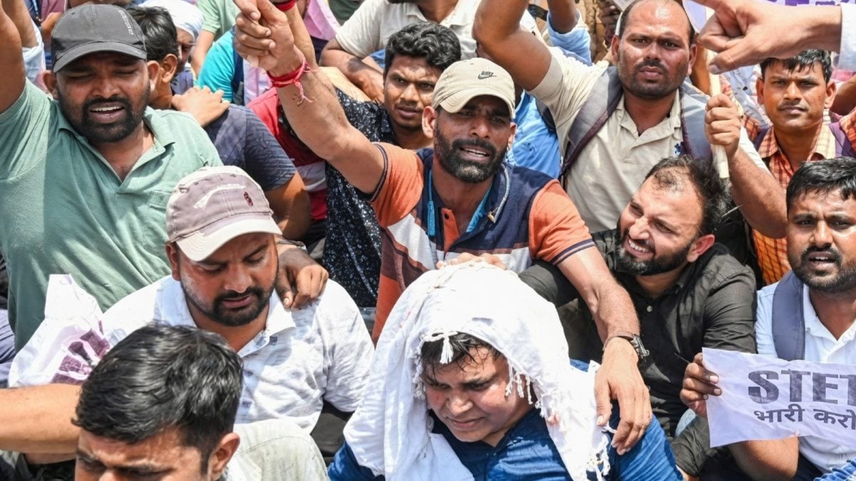BPSC TRE 4 शिक्षक भर्ती प्रदर्शन से पहले पुलिस ने छात्रा खुशबू को हिरासत में लिया