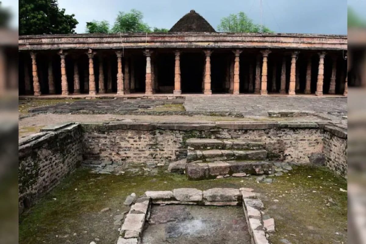 Bhojshala Mandir: भोजशाला मंदिर में किस देवी की पूजा होती है? वाग्देवी का  क्या है अर्थ - News18 हिंदी