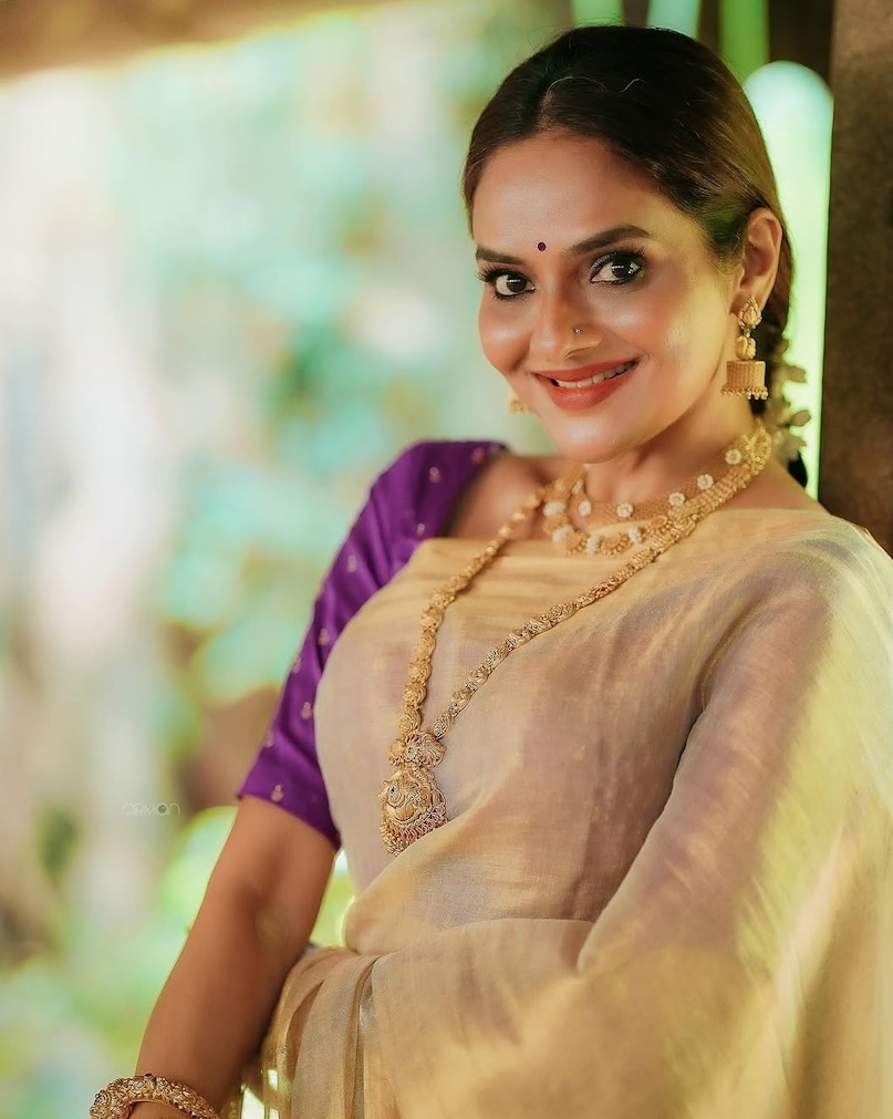 Madhoo on Peddi movie controversy, Janhvi Kapoor Peddi character trolling, Phool Aur Kaante actress Madhoo, Ajay Devgn co star Madhoo on women safety, women roles in Bollywood 90s vs today, मधु का फिल्मों में महिलाओं पर बयान, पेद्दी जाह्नवी कपूर विवाद, फूल और कांटे एक्ट्रेस मधु इंटरव्यू, सिनेमा में महिलाओं का चित्रण, अजय देवगन फूल और कांटे मूवी Madhoo on Peddi movie controversy, Janhvi Kapoor Peddi character trolling, Phool Aur Kaante actress Madhoo, Ajay Devgn co star Madhoo on women safety, women roles in Bollywood 90s vs today, मधु का फिल्मों में महिलाओं पर बयान, पेद्दी जाह्नवी कपूर विवाद, फूल और कांटे एक्ट्रेस मधु इंटरव्यू, सिनेमा में महिलाओं का चित्रण, अजय देवगन फूल और कांटे मूवी
