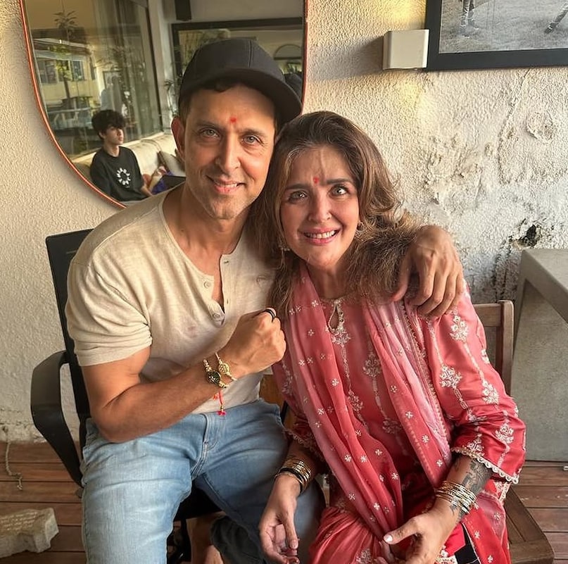 Hrithik Roshan, Hrithik Roshan sister, Sunaina Roshan crash diet revelation, Hrithik Roshan sister hospitalised story, Sunaina Roshan Instagram post video, Tuberculosis meningitis crash diet, Sunaina Roshan weight loss side effects ऋतिक रोशन, ऋतिक रोशन की बहन सुनैना रोशन, ऋतिक रोशन क्रैश डाइट, सुनैना रोशन हेल्थ अपडेट, ऋतिक रोशन न्यूज, गलत डाइट से बीमारी