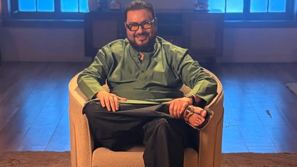 कालजयी गाने देने वाला नामी म्यूजिक डायरेक्टर, 2 दशक बाद करने जा रहा कमबैक कालजयी गाने देने वाला नामी म्यूजिक डायरेक्टर, 2 दशक बाद करने जा रहा कमबैक
