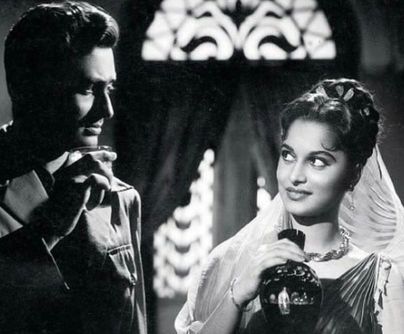 It was Guru Dutt who gave Waheeda one of her earliest major breaks in Hindi cinema, casting her opposite Dev Anand in C.I.D. (1956). The film proved to be a turning point, introducing her to a wider audience and paving the way for an illustrious career. It was Guru Dutt who gave Waheeda one of her earliest major breaks in Hindi cinema, casting her opposite Dev Anand in C.I.D. (1956). The film proved to be a turning point, introducing her to a wider audience and paving the way for an illustrious career.