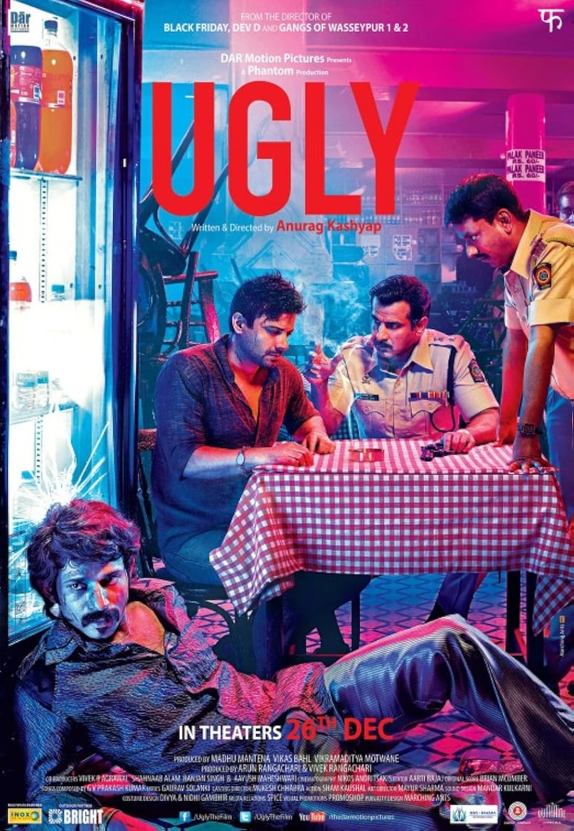 अग्ली (2013): एक बच्चे के अचानक गायब हो जाने से शुरू होने वाली ‘अग्ली’ सिर्फ एक थ्रिलर नहीं, बल्कि इंसानी स्वार्थ, टूटते रिश्तों और लालच की पड़ताल भी है. फिल्म का यथार्थवादी अंदाज और भावनात्मक गहराई दर्शकों को भीतर तक झकझोर देती है. 