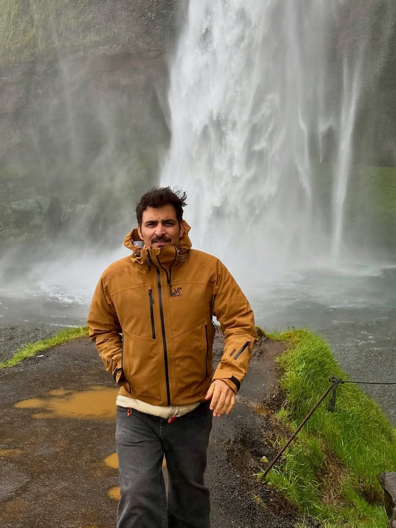 'I Had To Cut Away My Kashmiriyat': He Left Kashmir, Lived In A Chawl, And Went On To Win Hearts 'I Had To Cut Away My Kashmiriyat': He Left Kashmir, Lived In A Chawl, And Went On To Win Hearts