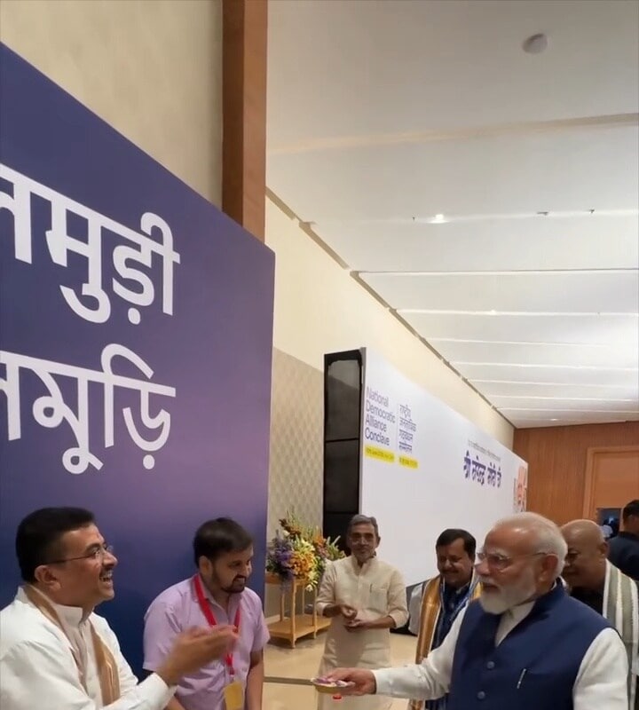 NDA मीटिंग में नेताओं के साथ झालमुड़ी खाते नजर आए PM मोदी, वीडियो वायरल