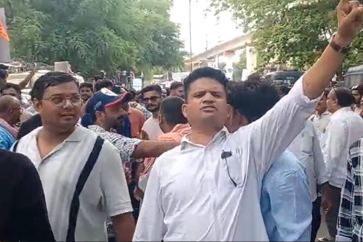 अभिजीत दीपके के प्रदर्शन पर क्यों लगे ‘अर्बन नक्सल’ के नारे ‘जय श्री राम’ के नारों से गूंजा आसमान