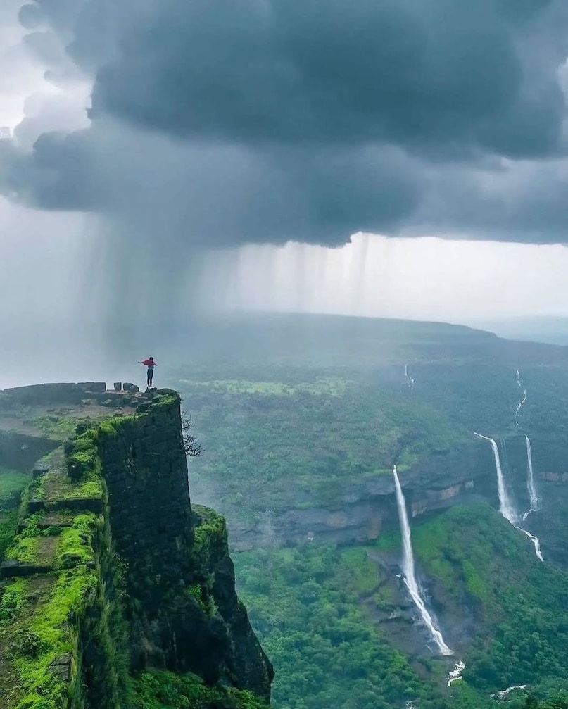 Rajmachi Fort: It is nested in the midst of two popular hill stations – Lonavala and Karjat. The trek can be approached either via the Lonavala side or another being the Karhat side and offers trekkers to climb two forts starting from the same base village of Ushewadi. Manaranjan fort is at 2510 feet and west facing fort while the Shriwardhan fort at 2710 feet faces to the east. (Image: Instagram/@huntforspot)
