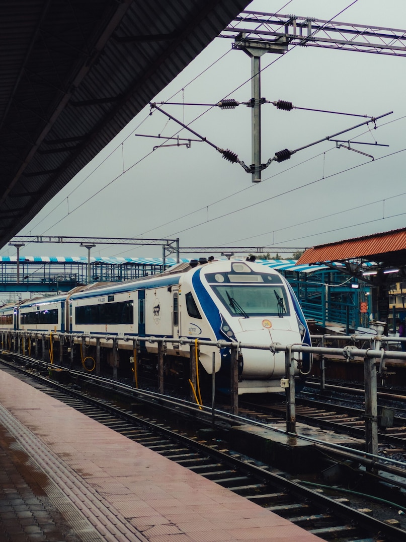Reportedly, in FY26, Southern Railways’s 24 Vande Bharat train services carried 77.38 lakh passengers and generated revenue of Rs 803.86 crore, up from 54.12 lakh passengers and Rs 540.65 crore in FY25. (Image: Pexels)