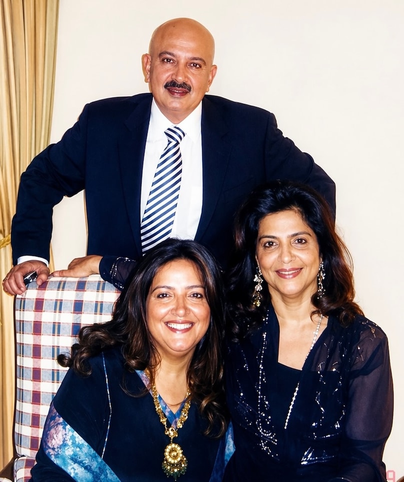 Hrithik Roshan, Hrithik Roshan sister, Sunaina Roshan crash diet revelation, Hrithik Roshan sister hospitalised story, Sunaina Roshan Instagram post video, Tuberculosis meningitis crash diet, Sunaina Roshan weight loss side effects ऋतिक रोशन, ऋतिक रोशन की बहन सुनैना रोशन, ऋतिक रोशन क्रैश डाइट, सुनैना रोशन हेल्थ अपडेट, ऋतिक रोशन न्यूज, गलत डाइट से बीमारी