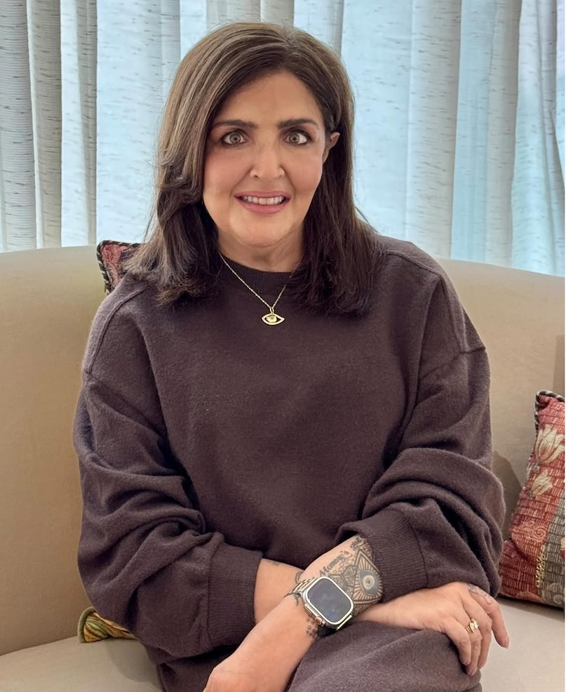 Hrithik Roshan, Hrithik Roshan sister, Sunaina Roshan crash diet revelation, Hrithik Roshan sister hospitalised story, Sunaina Roshan Instagram post video, Tuberculosis meningitis crash diet, Sunaina Roshan weight loss side effects ऋतिक रोशन, ऋतिक रोशन की बहन सुनैना रोशन, ऋतिक रोशन क्रैश डाइट, सुनैना रोशन हेल्थ अपडेट, ऋतिक रोशन न्यूज, गलत डाइट से बीमारी