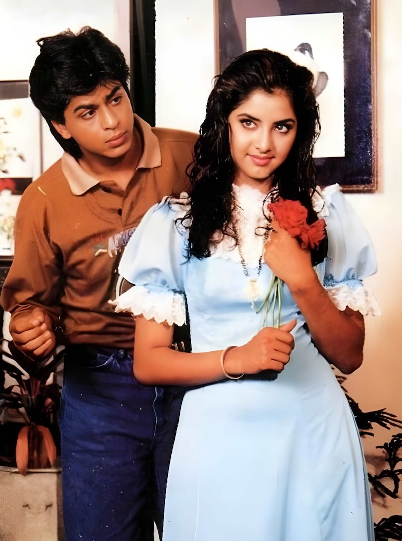 Shah Rukh Khan, Shah Rukh Khan Deewana movie 1992, Rishi Kapoor Divya Bharti Deewana, SRK debut movie superhit, Shah Rukh Khan Filmfare award Deewana, Deewana movie interesting facts, शाहरुख खान, शाहरुख खान दीवाना फिल्म डेब्यू, शाहरुख खान 1992 सुपरहिट मूवी, ऋषि कपूर दिव्या भारती दीवाना फिल्म, शाहरुख खान फिल्मफेयर अवार्ड 1992, बॉलीवुड ओल्ड मूवी ट्रिविया
