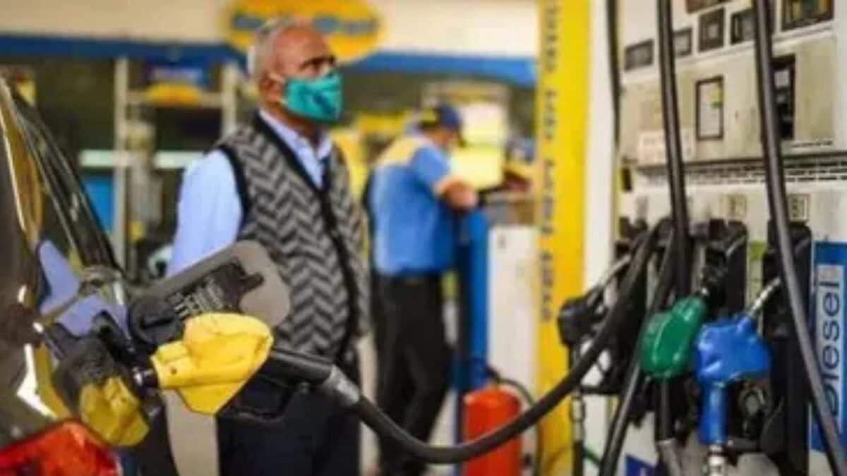 UP Petrol Diesel Price: यूपी में पेट्रोल-डीजल की कीमतें जस की तस, CNG भी महंगी, जानें आपके शहर में आज का लेटेस्ट रेट UP Petrol Diesel Price: यूपी में पेट्रोल-डीजल की कीमतें जस की तस, CNG भी महंगी, जानें आपके शहर में आज का लेटेस्ट रेट