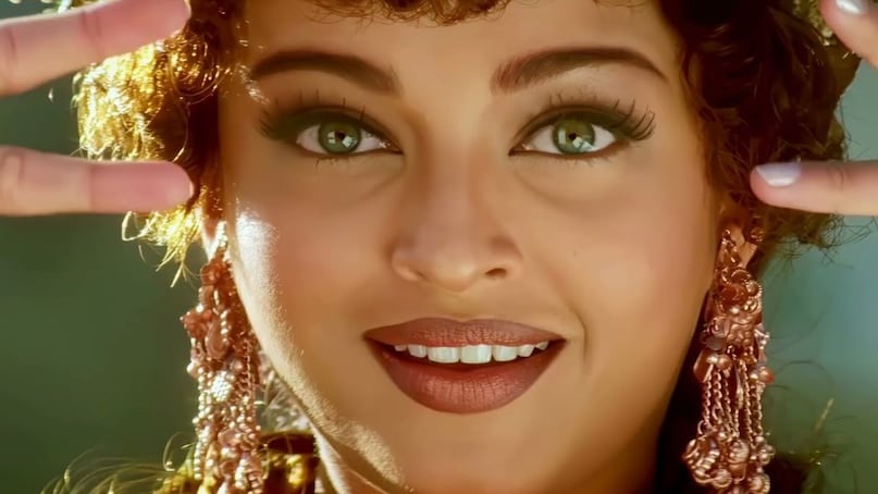 Aishwarya Rai, Aishwarya Rai song, Aishwarya Rai song ajooba, why Song ajooba called cinematic masterpiece, 1998 film jeans, 7 wonders and 7 royal avatars of Aishwarya Rai in one Song, Hariharan hit Songs, Sadhana Sargam hit Songs, A.R. Rahman, ऐश्वर्या राय, ऐश्वर्या राय का गाना, ऐश्वर्या राय का गाना अजूबा, क्यों सॉन्ग अजूबा को सिनेमाई मास्टरपीस कहा जाता है, 1998 की फिल्म जीन्स, 7 अजूबे और एक गाने में ऐश्वर्या राय के 7 शाही अवतार