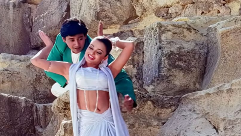 Aishwarya Rai, Aishwarya Rai song, Aishwarya Rai song ajooba, why Song ajooba called cinematic masterpiece, 1998 film jeans, 7 wonders and 7 royal avatars of Aishwarya Rai in one Song, Hariharan hit Songs, Sadhana Sargam hit Songs, A.R. Rahman, ऐश्वर्या राय, ऐश्वर्या राय का गाना, ऐश्वर्या राय का गाना अजूबा, क्यों सॉन्ग अजूबा को सिनेमाई मास्टरपीस कहा जाता है, 1998 की फिल्म जीन्स, 7 अजूबे और एक गाने में ऐश्वर्या राय के 7 शाही अवतार