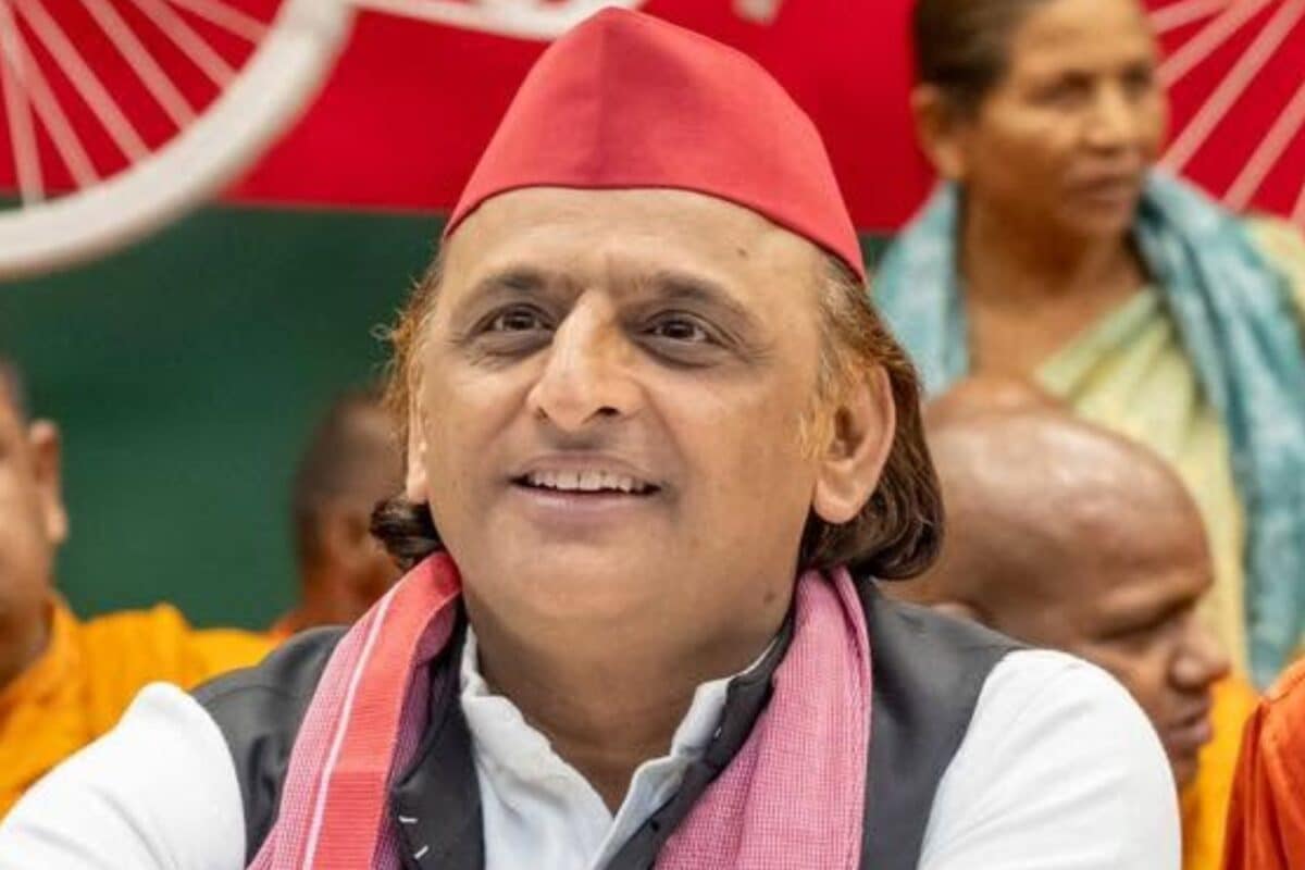 UP Chunav 2027: समाजवादी पार्टी सच में टूट रही है? यूपी चुनाव 2027 से पहले बीजेपी खेमे से चला गया माइंड गेम या कुछ और?