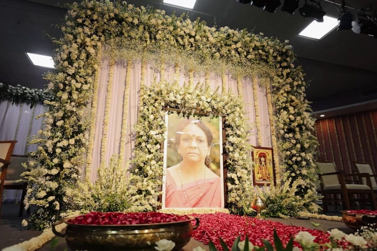 पत्नी भावनाबेन की श्रद्धांजलि सभा में भावुक हुए प्रशासक प्रफुल पटेल दमन में उमड़ा जनसैलाब