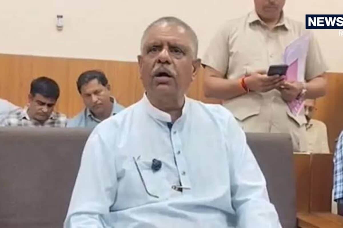 किडनी मरीज महिलाओं पर मंत्री की टिप्पणी के बाद भड़का विवाद, अब नर्सिंगकर्मियों ने खोला मोर्चा