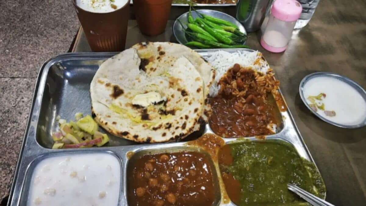 देहरादून के वो 5 मशहूर ढाबे, जहाँ की ‘धर्मेंद्र थाली’ और ‘मुरथल परांठे’ के दीवाने हैं लोग