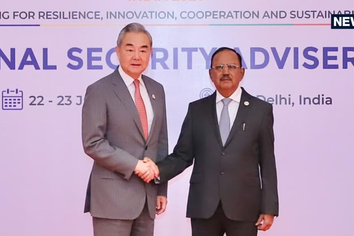 दुनिया संकट में है खतरे बदल रहे BRICS के मंच से अजित डोभाल ने क्यों दी चेतावनी सुनता रह गया चीन