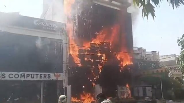 '13 डेड बॉडी को अपनी आंखों से देखा', कोचिंग आग कांड पर रोते हुए बोले Dy CM