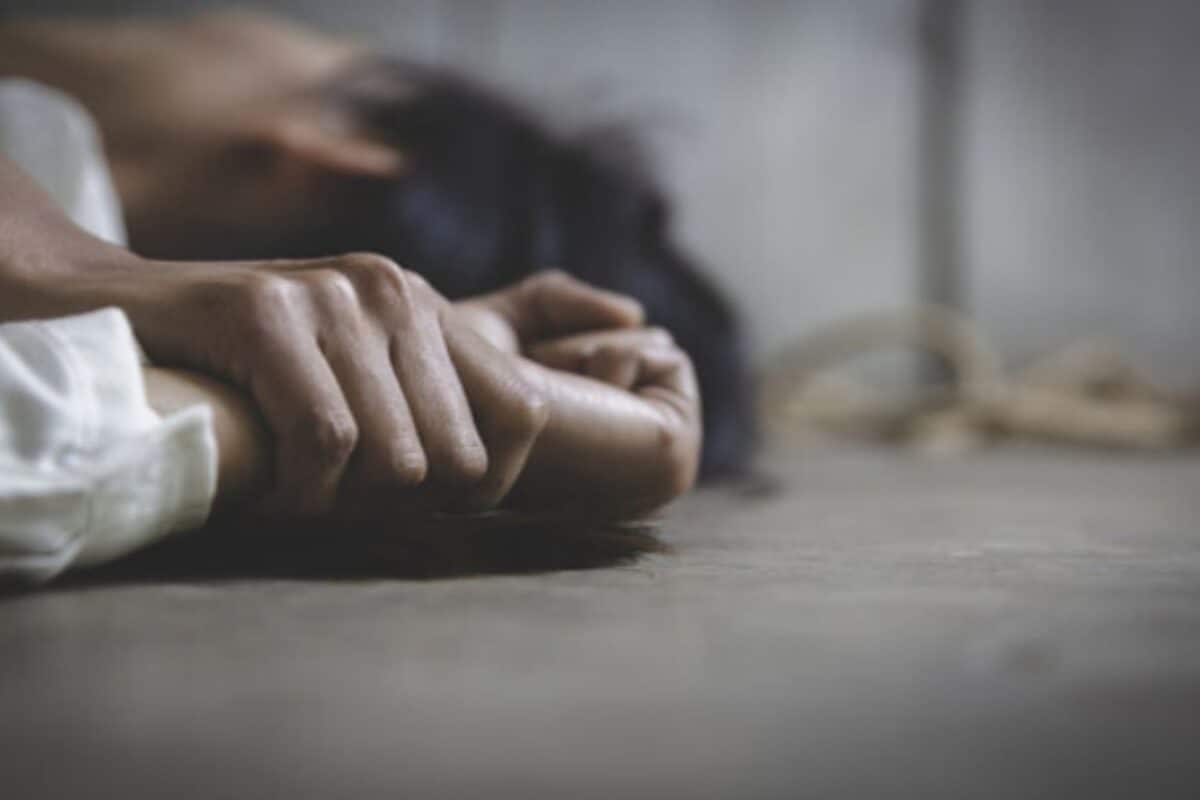 सोशल मीडिया से हुई जान-पहचान फिर बर्थडे पार्टी में बुलाकर किया रेप पुलिस ने युवक को किया गिरफ्तार