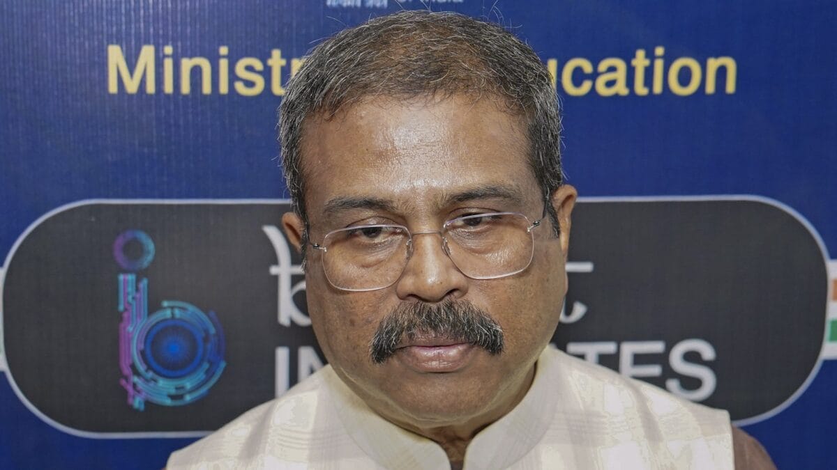 Reaction On Dharmendra Pradhan Resignation: धर्मेंद्र प्रधान के इस्तीफे पर यूपी में कौन क्या कह रहा? नेताओं का कैसा रिएक्शन Reaction On Dharmendra Pradhan Resignation: धर्मेंद्र प्रधान के इस्तीफे पर यूपी में कौन क्या कह रहा? नेताओं का कैसा रिएक्शन