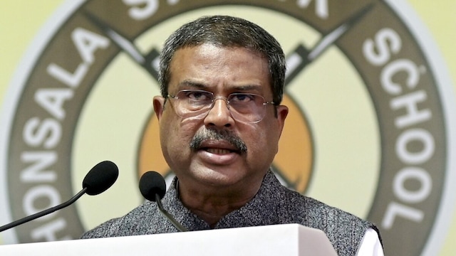 Dharmendra Pradhan NEET Paper Leak Statement | 'लोकतंत्र में नकारे लोग फैला  रहे अराजकता', सीजेपी के इस्तीफे की मांग पर धर्मेंद्र प्रधान का पलटवार -  News18 हिंदी