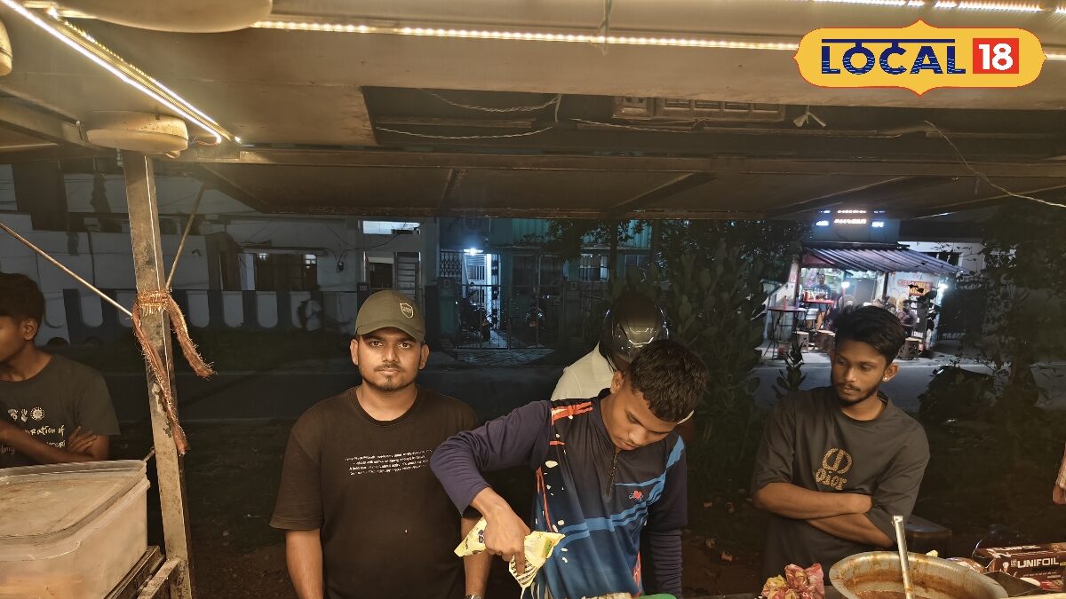 जमशेदपुर के स्टूडेंट्स की जान है ‘मिस्टर मोमो’, 10 साल से कम दाम में स्वाद परोस रहे अभय