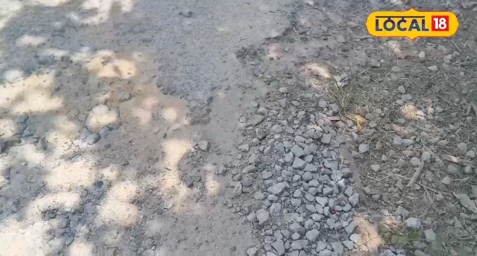 गड्ढा मुक्त नहीं, गड्ढा युक्त सड़कें.. लखीमपुर खीरी के गोला तहसील की बदहाल सड़कें, खोल रही हैं विकास के दावों की पोल