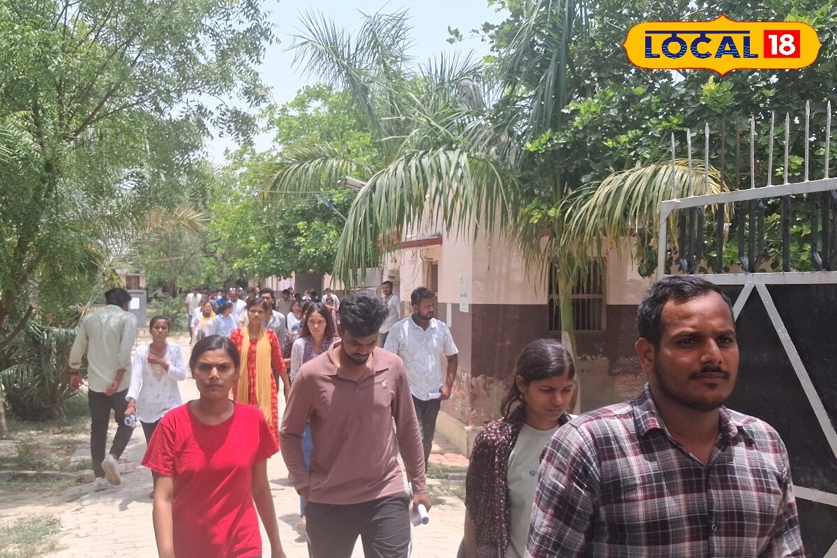UP Police Exam : किसी को गणित ने उलझाया, किसी को एग्जाम सेंटर ने...अमेठी में छात्रों को क्यों भाया GS-GK?