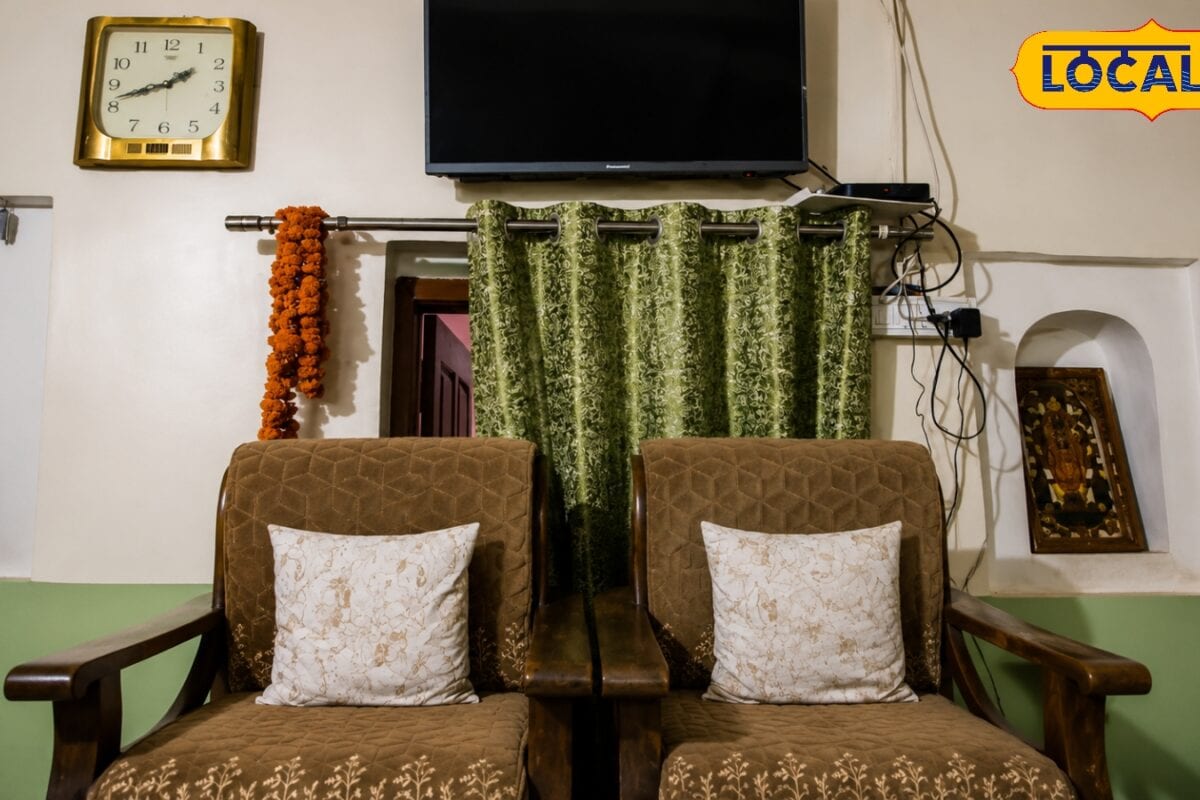 ड्राइंग रूम में सोफा और टीवी की सही दिशा से वास्तु संतुलन घर में होता है सकारात्मक ऊर्जा का एहसास