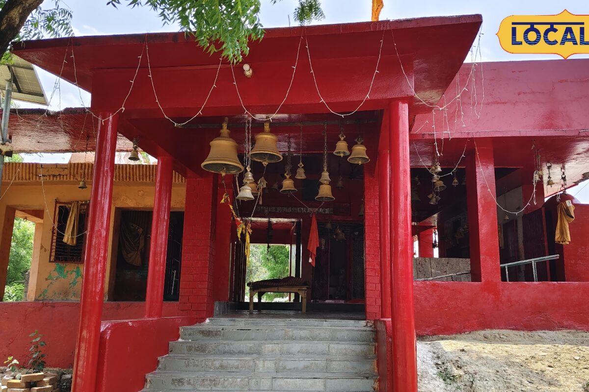 सुल्तानपुर के भपटा गांव में स्थित हनुमान मंदिर का मुनाफा होने पर 70 साल पहले व्यापारियों ने कराया निर्माण जाने मान्यता