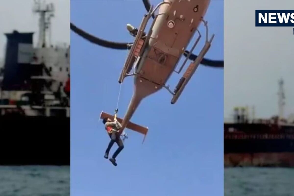 Indian Navy Daring Rescue :आग की लपटें, काला धुआं और मौत का साया... बीच समंदर इंड‍ियन नेवी कैसे बचा लाई 24 जिंदगियां