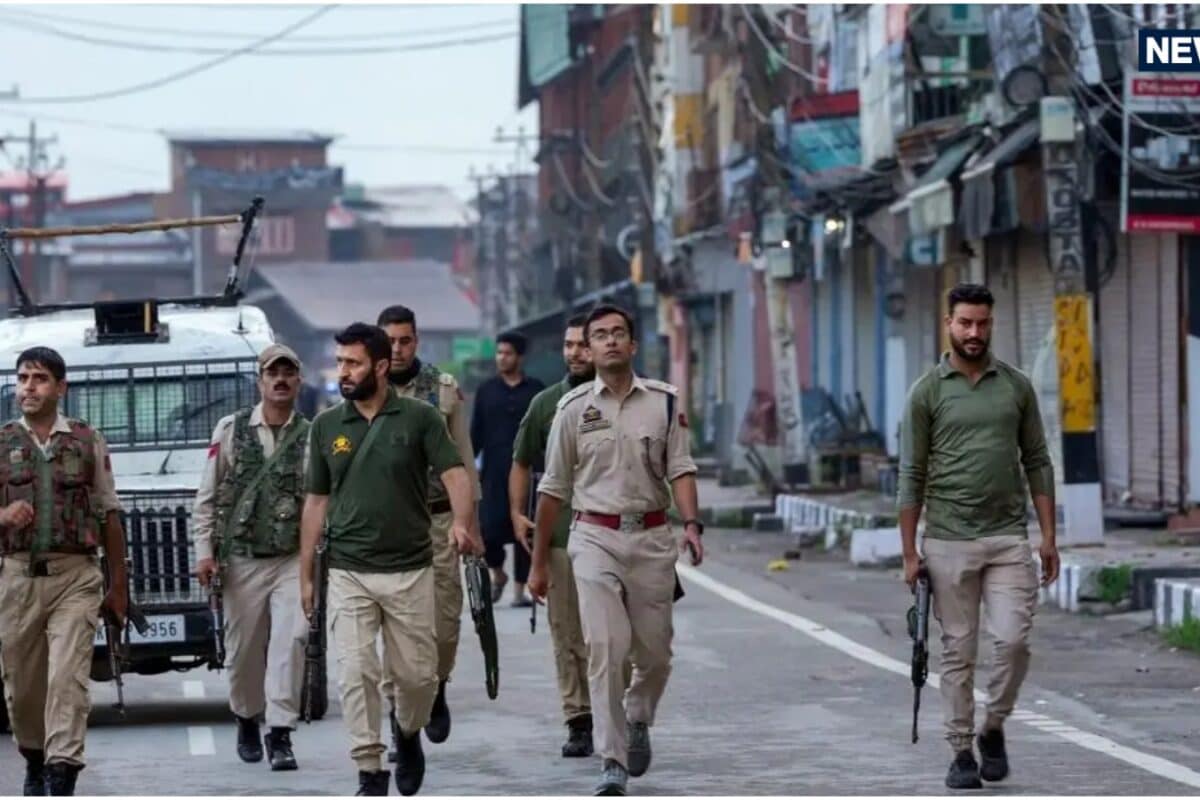 किश्तवाड़ थाने में घुसे सेना के 40 जवान कमांडिंग ऑफिसर समेत कई पर FIR ट्रैफिक चालान से शुरू हुआ विवाद