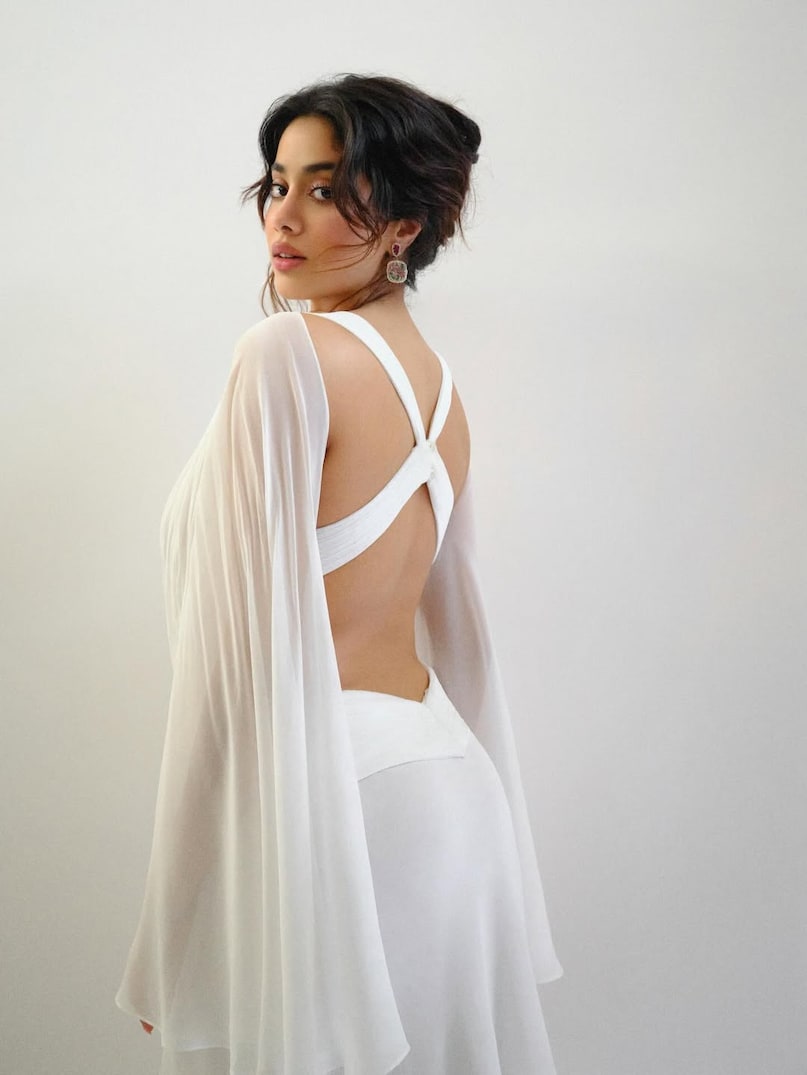Janhvi Kapoor, Peddi , Ram Charan ,  Janhvi Kapoor Ram Charan movie , जाह्नवी कपूर , पेड्डी फिल्म, राम चरण