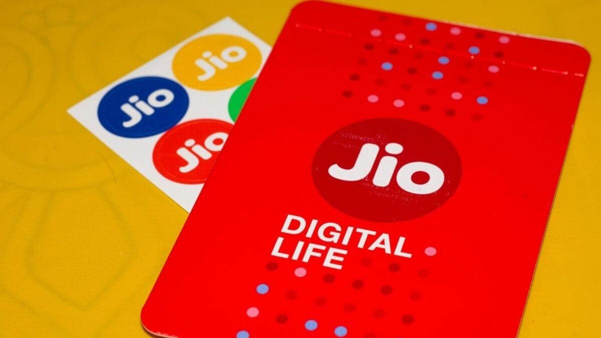 Jio ₹200 vs ₹500 प्लान: किसमें मिल रहा हैं ज्यादा OTT बेनिफिट्स? डेटा के लिए कौन सा सही